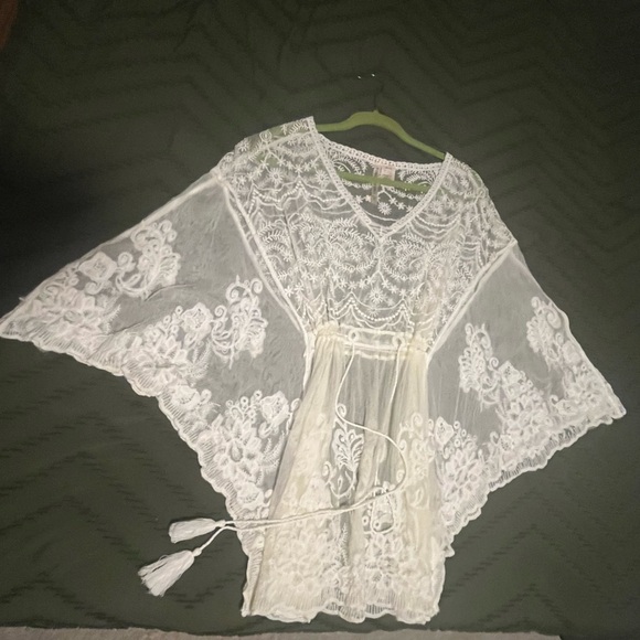 Elegant White Lace Cover-Up or blouse - Picture 2 of 3